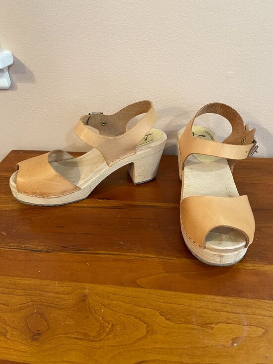 Lotta From Stockholm Shoes - Lotta Tan Leather Peep Toe Clogs Size 38 / 7.5